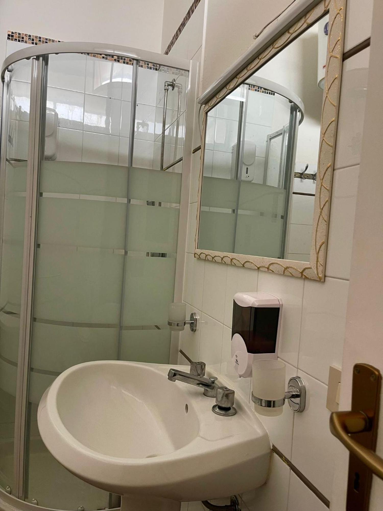 Voila Rooms Guest House Терразини Экстерьер фото
