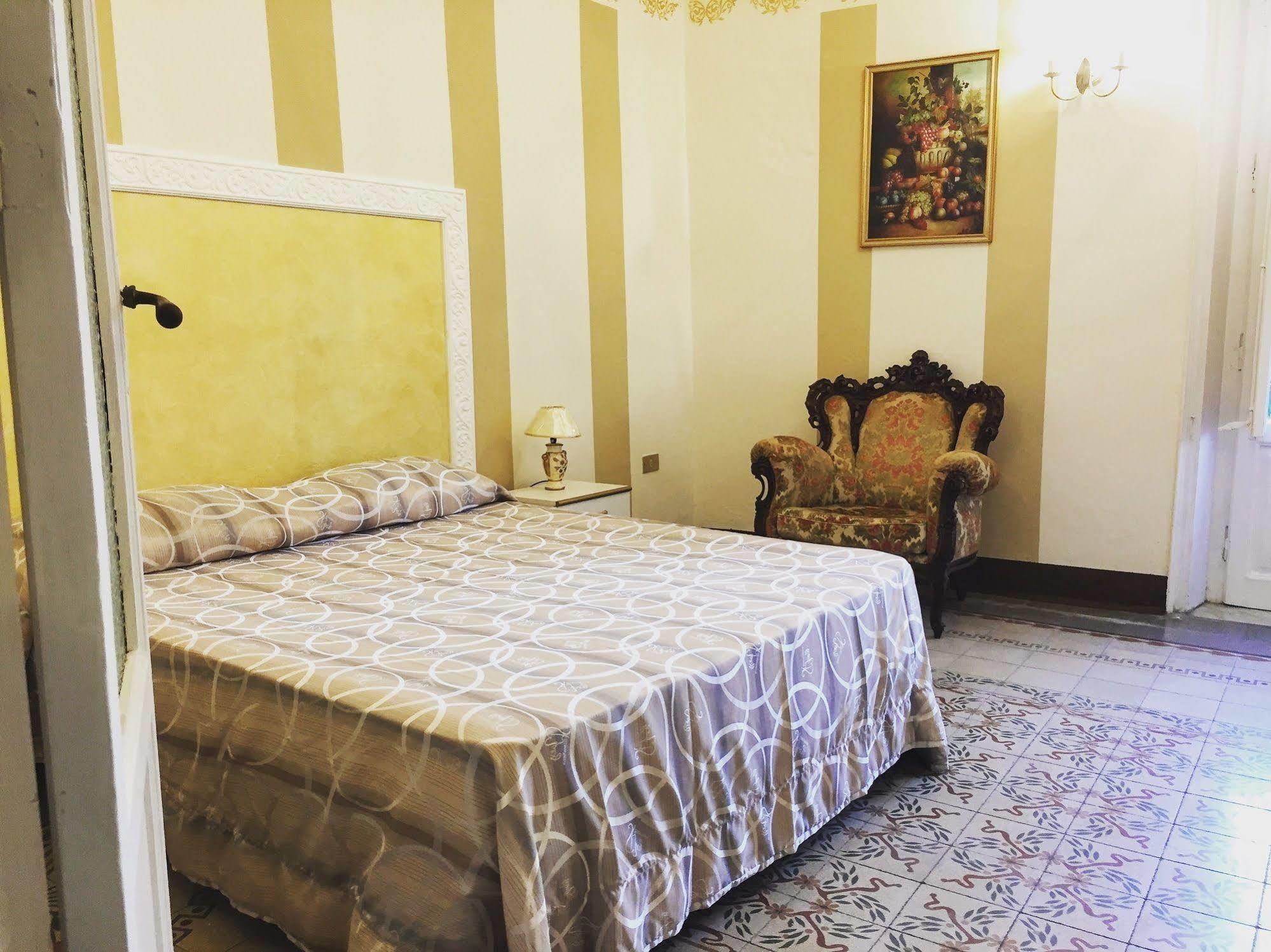 Voila Rooms Guest House Терразини Экстерьер фото